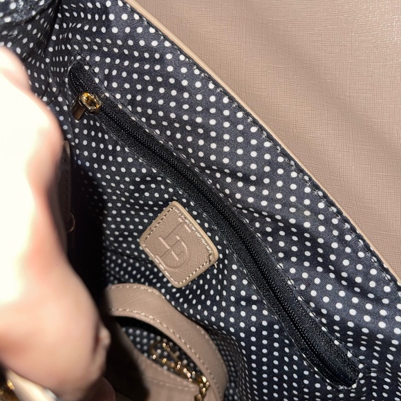 Elegant Beige Handbag with Bow Accent - Picture 4 of 4